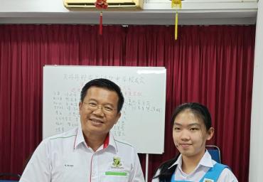 6副主席黎国幸颁发奖励金予得獎者