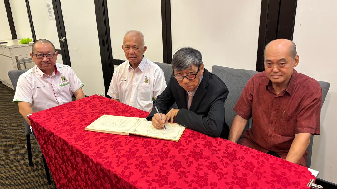 5.00 監誓人兼名誉主席陈克己