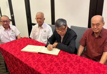 5.00 監誓人兼名誉主席陈克己