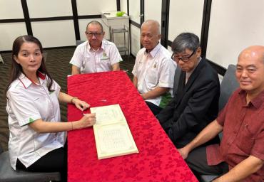 5.04 秘书朱淑萍