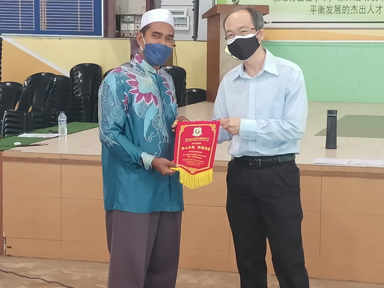 校方赠与校友会的纪念品 1