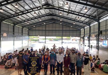 出席的校友，关丹都市獅子成员,校方及同学们合照 2